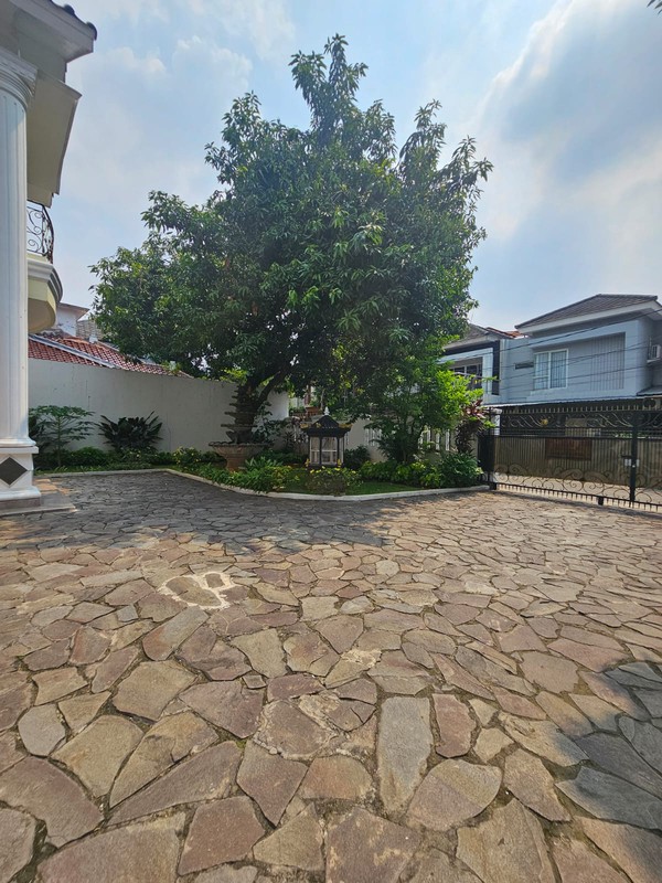 Rumah MEWAH KT 4+1 KM 4+1 Siap Huni dengan Halaman Luas dan Strategis @Griya Torina, Pondok Ranji