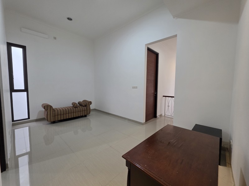 Rumah Bagus Siap Huni Furnished Terawat di Discovery Fiore, Bintaro Jaya Sektor 9, Tangerang Selatan 