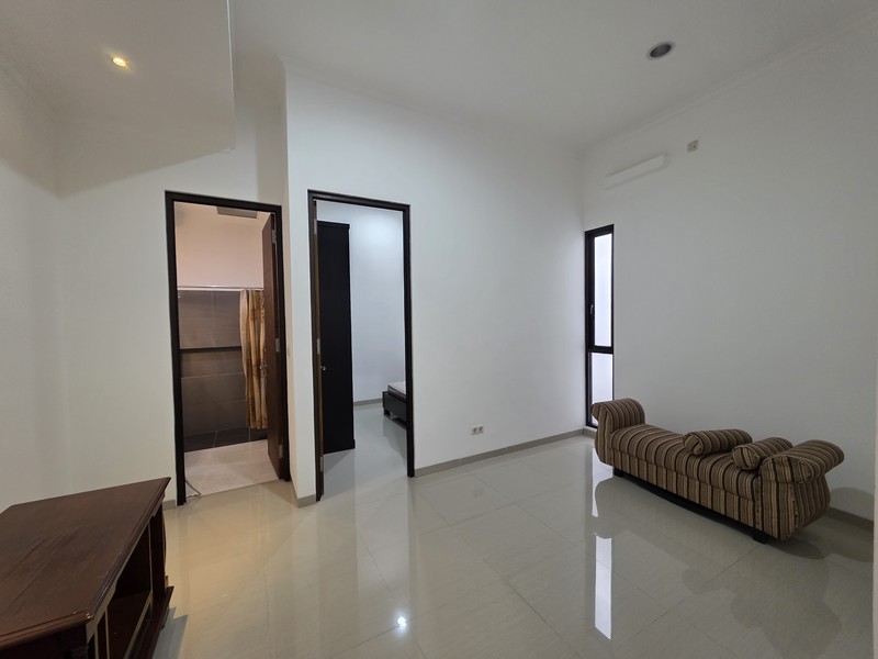 Rumah Bagus Siap Huni Furnished Terawat di Discovery Fiore, Bintaro Jaya Sektor 9, Tangerang Selatan 