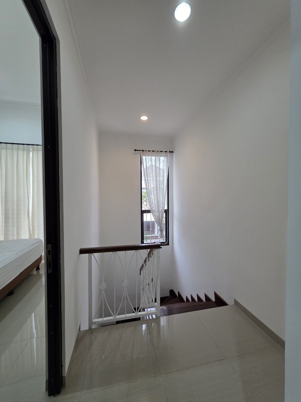 Rumah Bagus Siap Huni Furnished Terawat di Discovery Fiore, Bintaro Jaya Sektor 9, Tangerang Selatan 