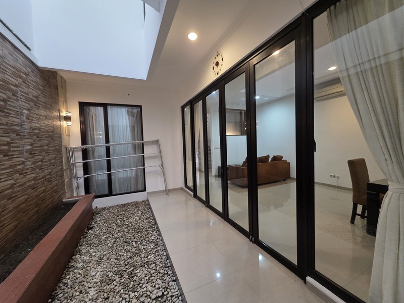 Rumah Bagus Siap Huni Furnished Terawat di Discovery Fiore, Bintaro Jaya Sektor 9, Tangerang Selatan 