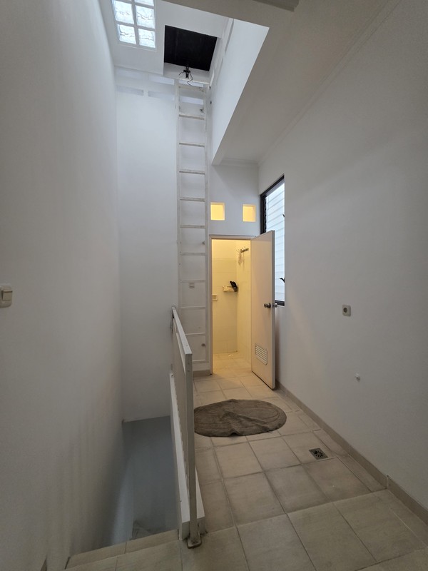 Rumah Bagus Siap Huni Furnished Terawat di Discovery Fiore, Bintaro Jaya Sektor 9, Tangerang Selatan 