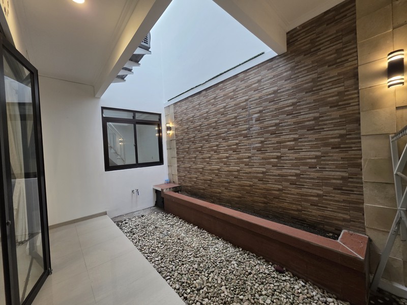 Rumah Bagus Siap Huni Furnished Terawat di Discovery Fiore, Bintaro Jaya Sektor 9, Tangerang Selatan 