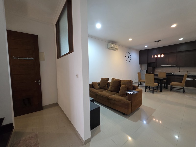 Rumah Bagus Siap Huni Furnished Terawat di Discovery Fiore, Bintaro Jaya Sektor 9, Tangerang Selatan 