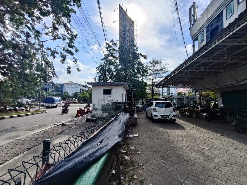 Ruko  Sewa posisi hook  jl.Ahmad Yani ,Bekasi Barat