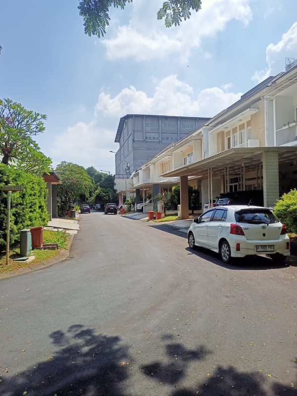 Di jual cepat rumah di cluster Ebony Grand Orchard  di Kelapa Gading Jakarta Utara lokasi nyaman,tenang dan aman