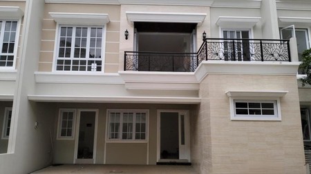 Rumah dalam Townhouse The South Cinere, Gandul.