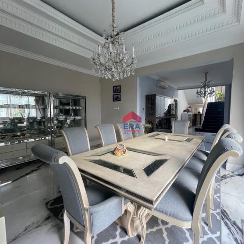 Disewa Rumah Lokasi Strategis di Mega Kuningan