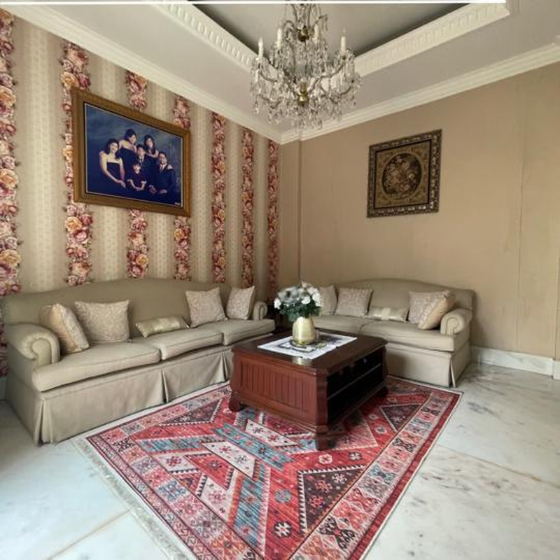 Disewa Rumah Lokasi Strategis di Mega Kuningan