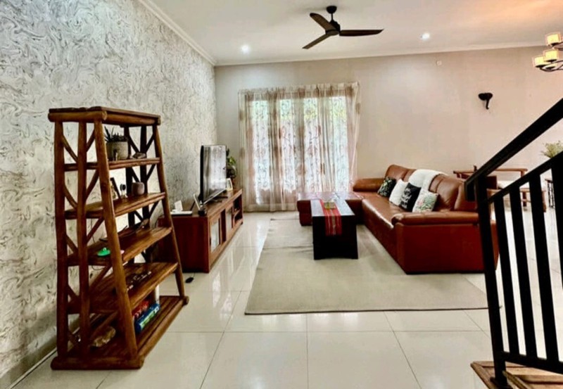 Rumah tropis 2 lantai, , asri dan nyaman, dengan kolam renang di Lebak Bulus , Cilandak, Jakarta Selatan