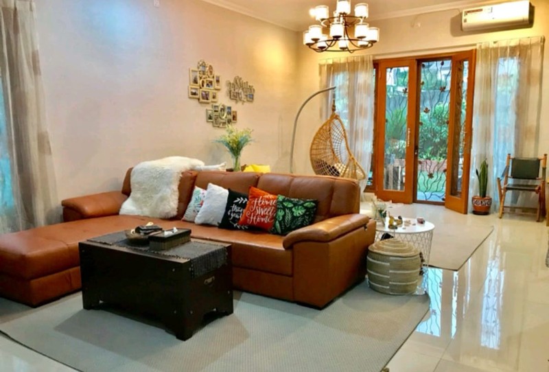 Rumah tropis 2 lantai, , asri dan nyaman, dengan kolam renang di Lebak Bulus , Cilandak, Jakarta Selatan