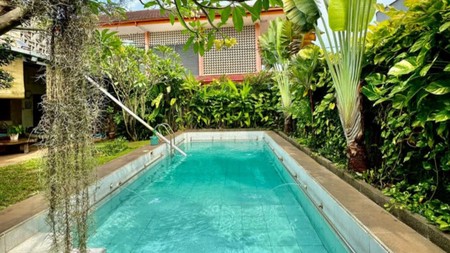 Rumah tropis 2 lantai, , asri dan  nyaman, dengan kolam renang  di Lebak Bulus , Cilandak, Jakarta Selatan