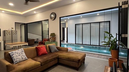 Rumah Mewah Dengan Kolam Renang di Puspita Loka BSD Dekat Tol