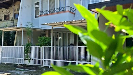 Rumah Cantik 2¼ Lantai Di Bintaro dengan KT 3+1 dan KM 3+1 sudah SHM Baru Renov 2020