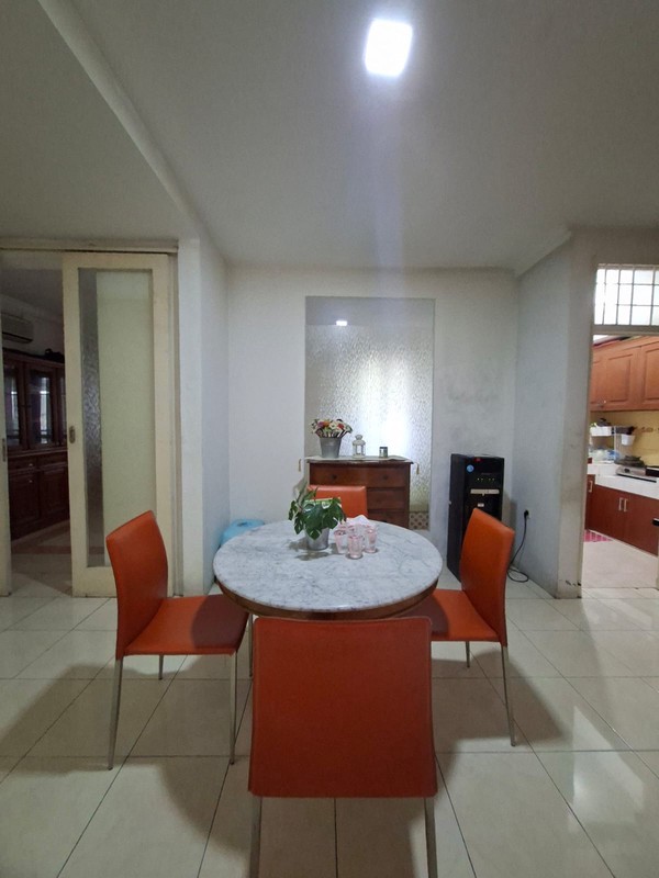 Rumah Cantik 2¼ Lantai Di Bintaro dengan KT 3+1 dan KM 3+1 sudah SHM Baru Renov 2020