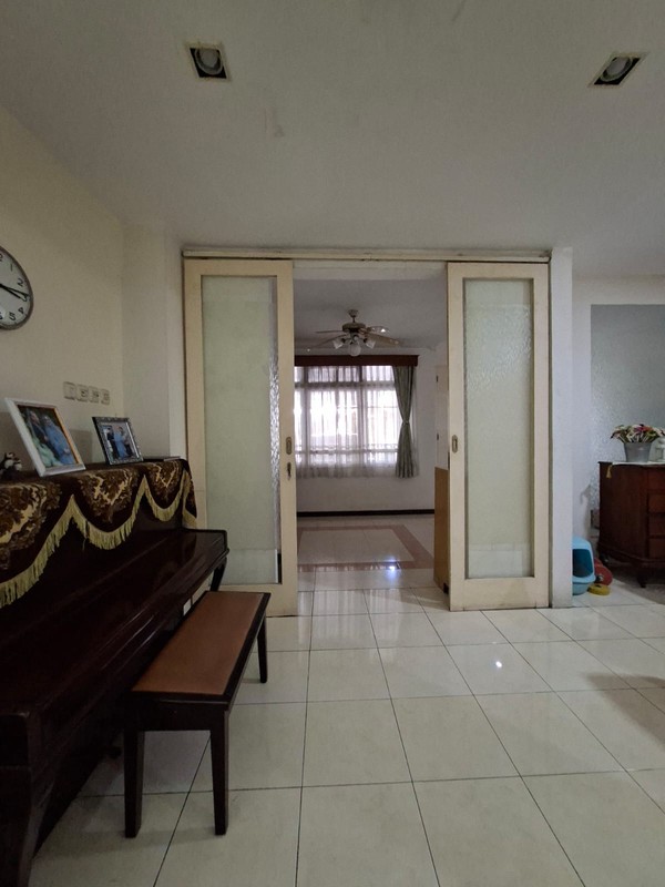 Rumah Cantik 2¼ Lantai Di Bintaro dengan KT 3+1 dan KM 3+1 sudah SHM Baru Renov 2020