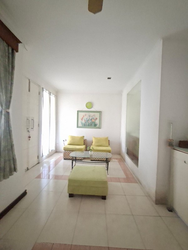 Rumah Cantik 2¼ Lantai Di Bintaro dengan KT 3+1 dan KM 3+1 sudah SHM Baru Renov 2020