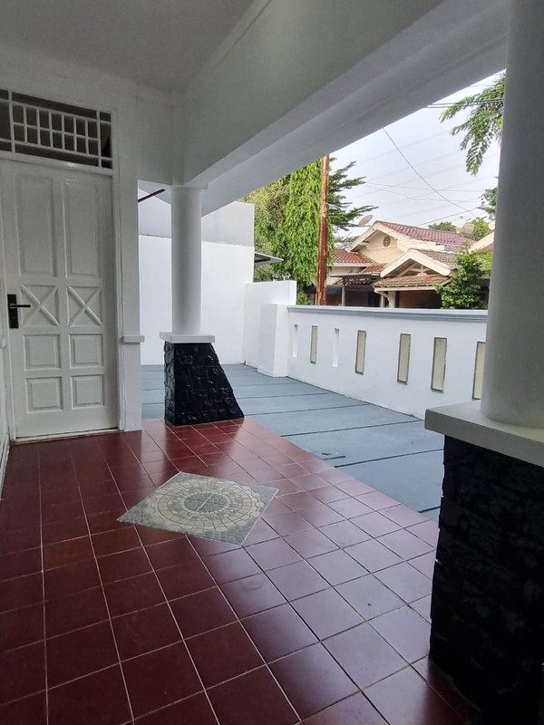 Disewa Rumah Siap Huni di Bintaro Jaya Sektor 9 dengan KT 3+1 KM 1+1