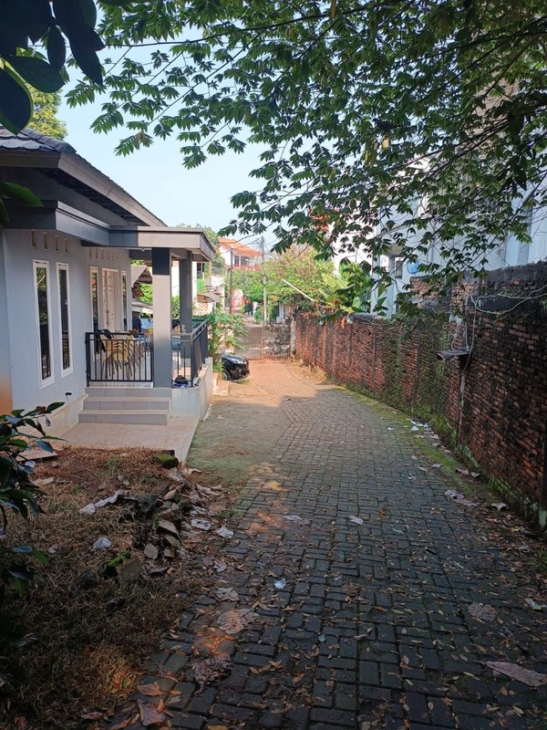 Rumah Hitung Tanah Luas 1560 m2 dengan Lokasi Strategis @Bintaro, Jakarta Selatan
