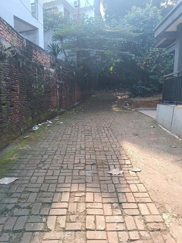 Rumah Hitung Tanah Luas 1560 m2 dengan Lokasi Strategis @Bintaro, Jakarta Selatan