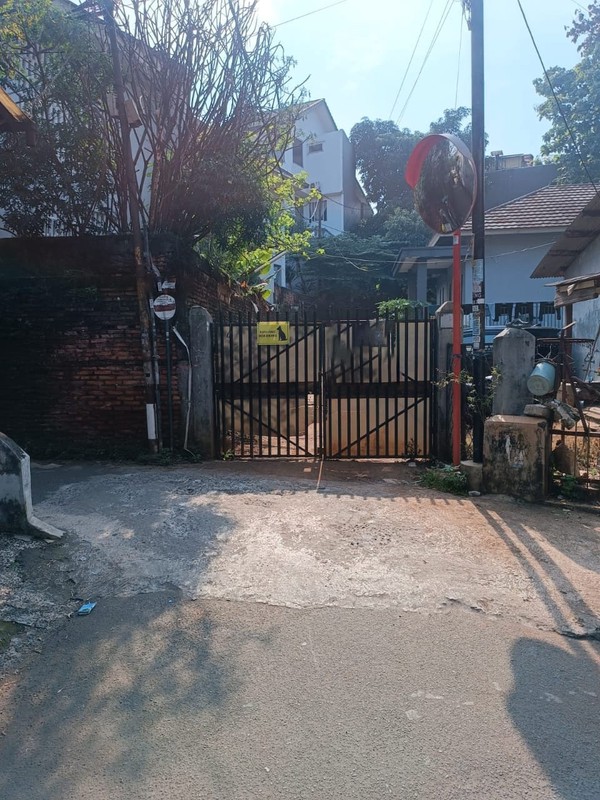Rumah Hitung Tanah Luas 1560 m2 dengan Lokasi Strategis @Bintaro, Jakarta Selatan