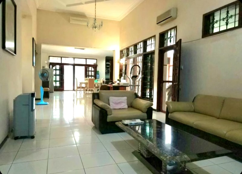 DIJUAL RUMAH SIAP HUNI DI JL. AMBENGAN - SURABAYA PUSAT
