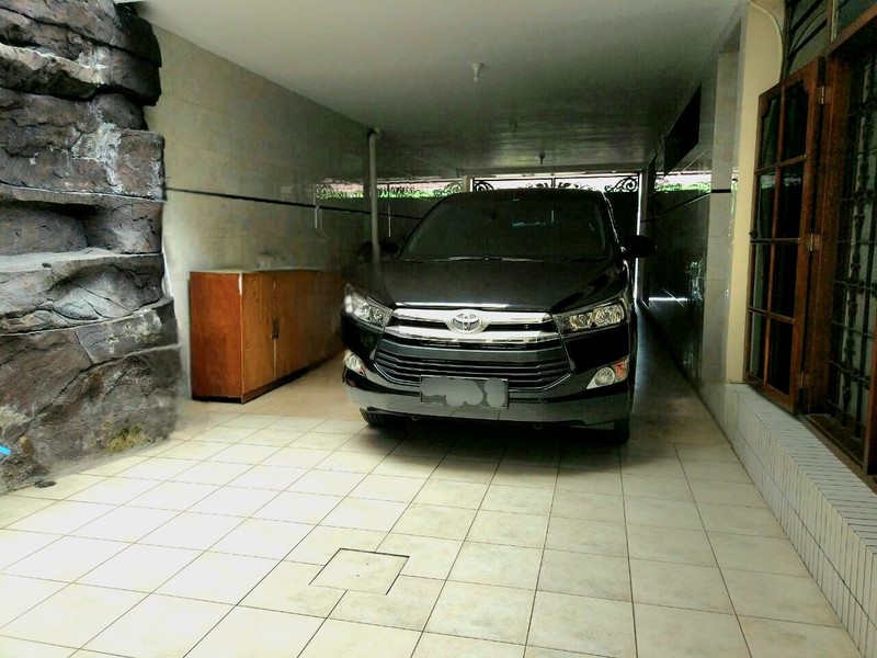 DIJUAL RUMAH SIAP HUNI DI JL. AMBENGAN - SURABAYA PUSAT