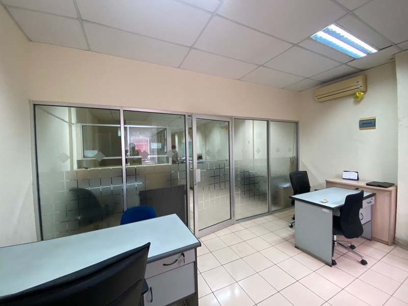 BSD ruko 3 lantai depan pasar modern kondisi rapih