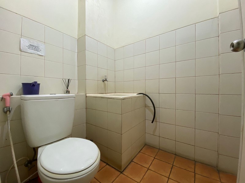 BSD ruko 3 lantai depan pasar modern kondisi rapih