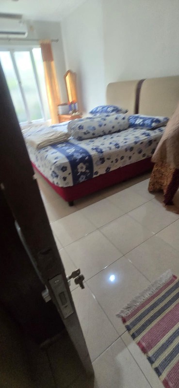 Rumah yang memiliki posisi hoek dengan space taman memiliki bangunan 2.