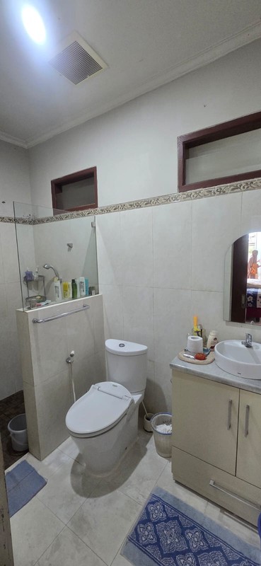 Rumah yang memiliki posisi hoek dengan space taman memiliki bangunan 2.