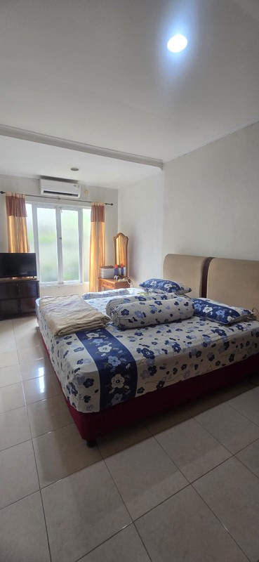 Rumah yang memiliki posisi hoek dengan space taman memiliki bangunan 2.