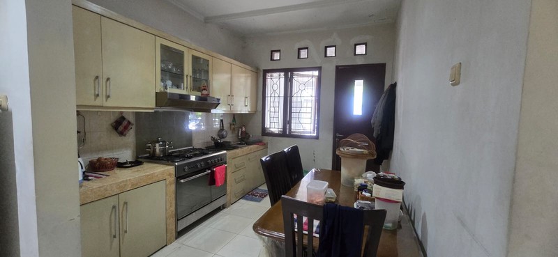 Rumah yang memiliki posisi hoek dengan space taman memiliki bangunan 2.