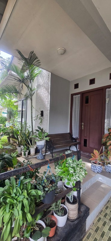 Rumah yang memiliki posisi hoek dengan space taman memiliki bangunan 2.