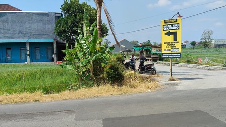 Tanah Sawah 892  Meter Persegi Lokasi Dekat Stadion Maguwoharjo