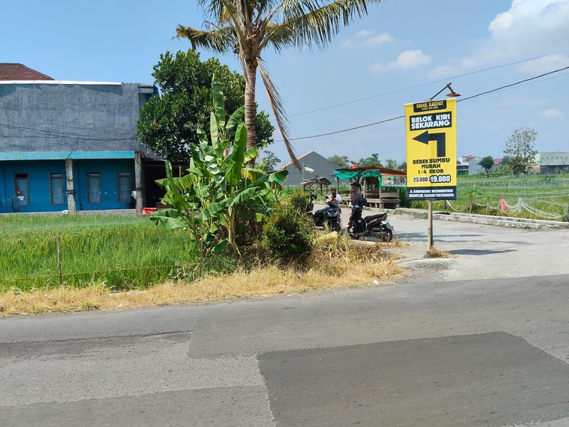 Tanah Sawah 892  Meter Persegi Lokasi Dekat Stadion Maguwoharjo