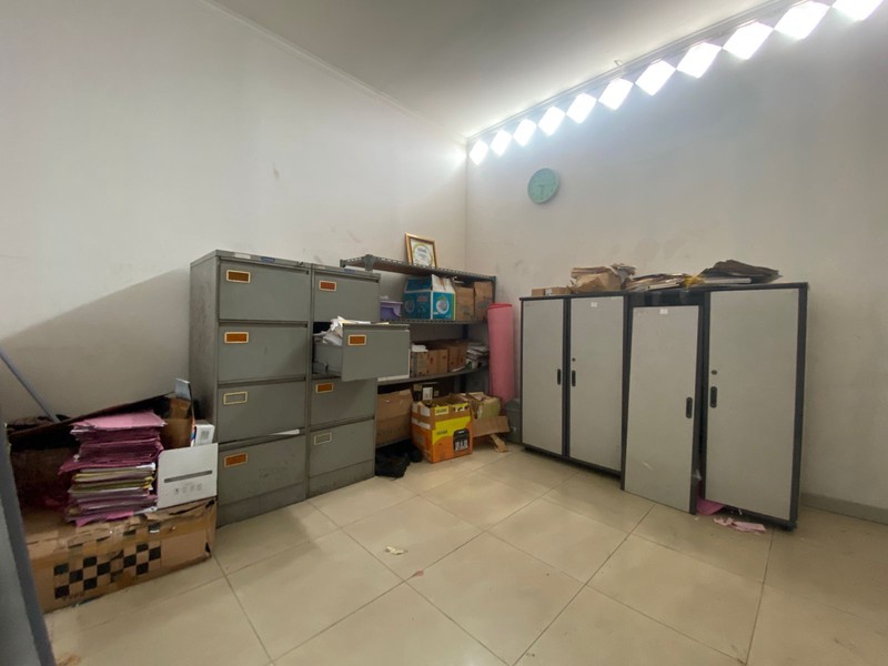 Karawaci pasar baru ruko bangunan komersial kantor luas 400 di jalan utama