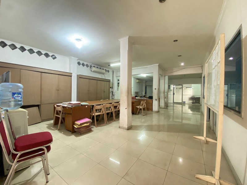 Karawaci pasar baru ruko bangunan komersial kantor luas 400 di jalan utama