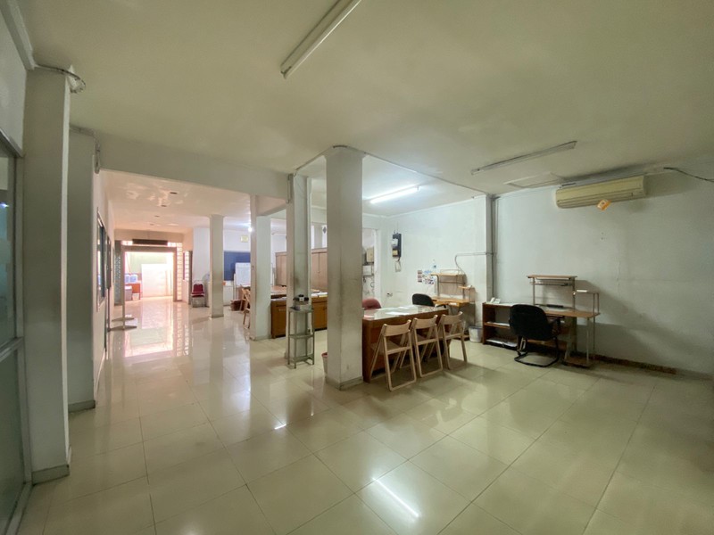 Karawaci pasar baru ruko bangunan komersial kantor luas 400 di jalan utama