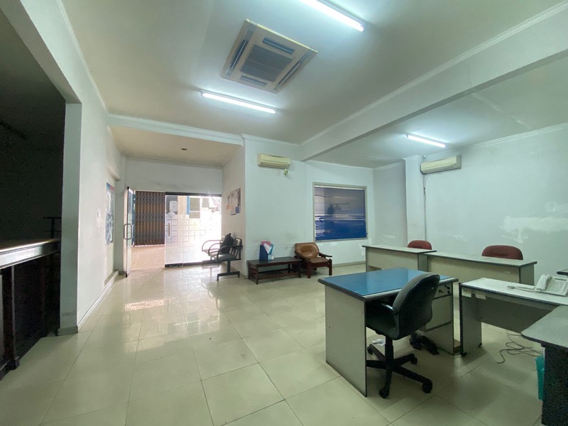 Karawaci pasar baru ruko bangunan komersial kantor luas 400 di jalan utama