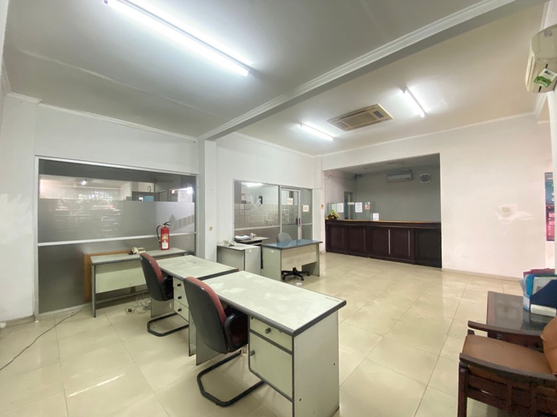 Karawaci pasar baru ruko bangunan komersial kantor luas 400 di jalan utama