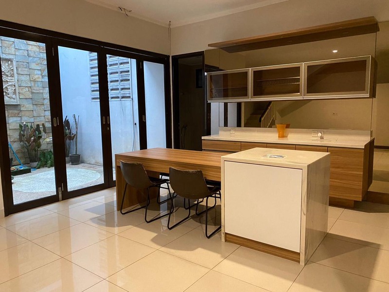 Rumah di Bintaro sektor 9 Semi Furnished 2 Lantai di Bintaro Sektor 9 KT 4+1 KM 3+1 Surat SHM