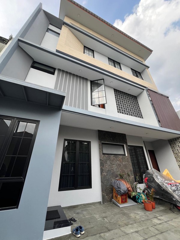 Rumah Baru Tropical Design  Puspita Loka BSD city 