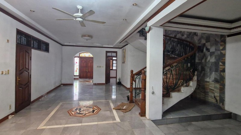 Rumah Lama Siap Huni Lokasi Strategis Di Jl. Cendrawasih, Kebayoran Lama, Jakarta Selatan