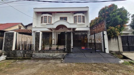 Rumah Lama Siap Huni Lokasi Strategis Di Jl. Cendrawasih, Kebayoran Lama, Jakarta Selatan