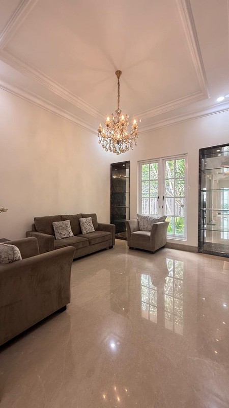 Rumah Mewah di Pondok Indah KT 5+2 KM 5+3 Kolam Rang dengan Luas Tanah 627 m2 Luas Bangunan 1050 m2