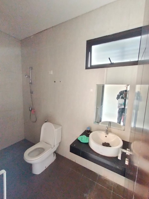 Termurah. rumah 3 Lantai di Greenwich Park - Whelford