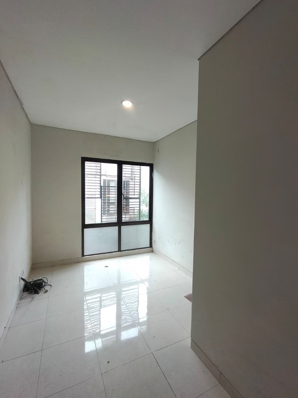 Termurah. rumah 3 Lantai di Greenwich Park - Whelford