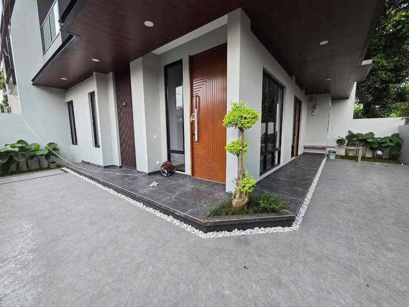 Rumah baru Hoek di BSD Griya Loka Depan Taman