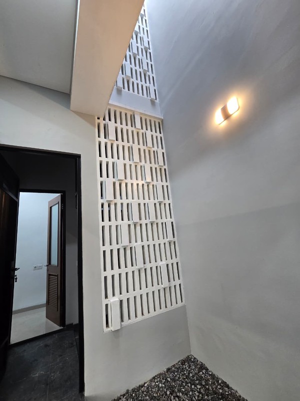 Rumah baru Hoek di BSD Griya Loka Depan Taman